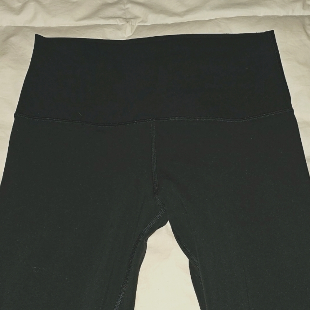 Lululemon Align Black Leggings. Size 8 Great Condition!!! 25" Inseam - Picture 4 of 12